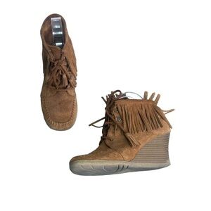 Minnetonka Tan Leather Suede Wedge Shoes Fringe Size 6 Southwestern Rodeo Boho